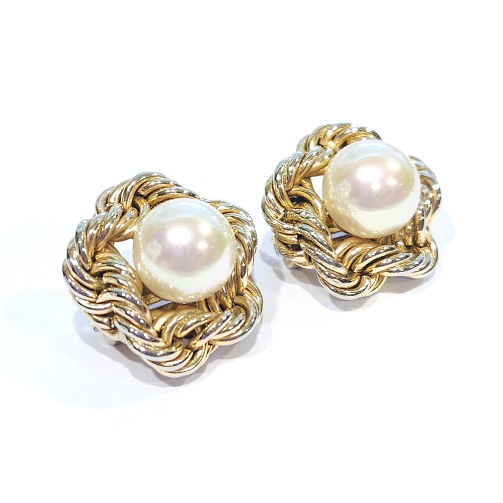 Christian Dior Chunky Faux Pearl Gold Tone Clip On Earrings 1968 Dior Germany
